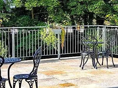 Carrick Gate Hotel *